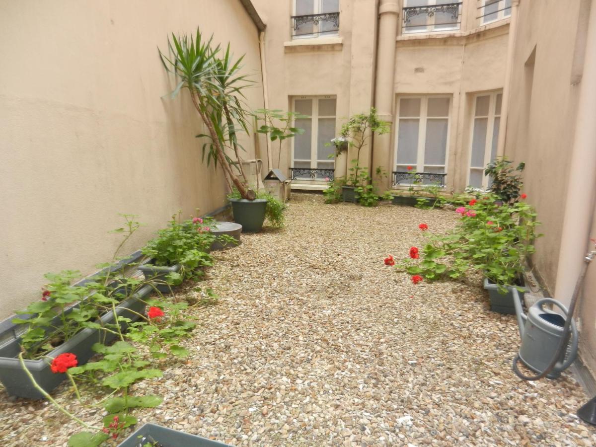 Hotel Du Pre Paris Exterior photo