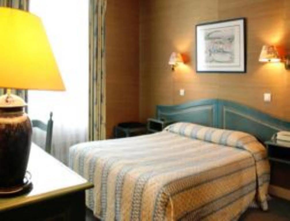 Hotel Du Pre Paris Exterior photo