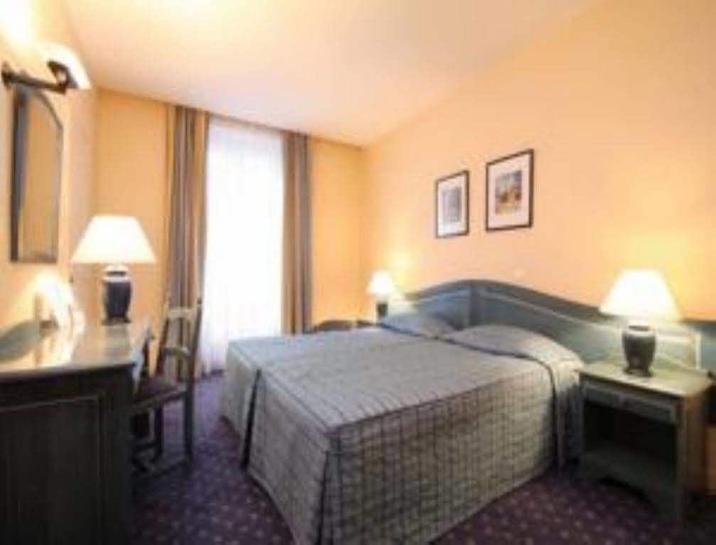Hotel Du Pre Paris Exterior photo